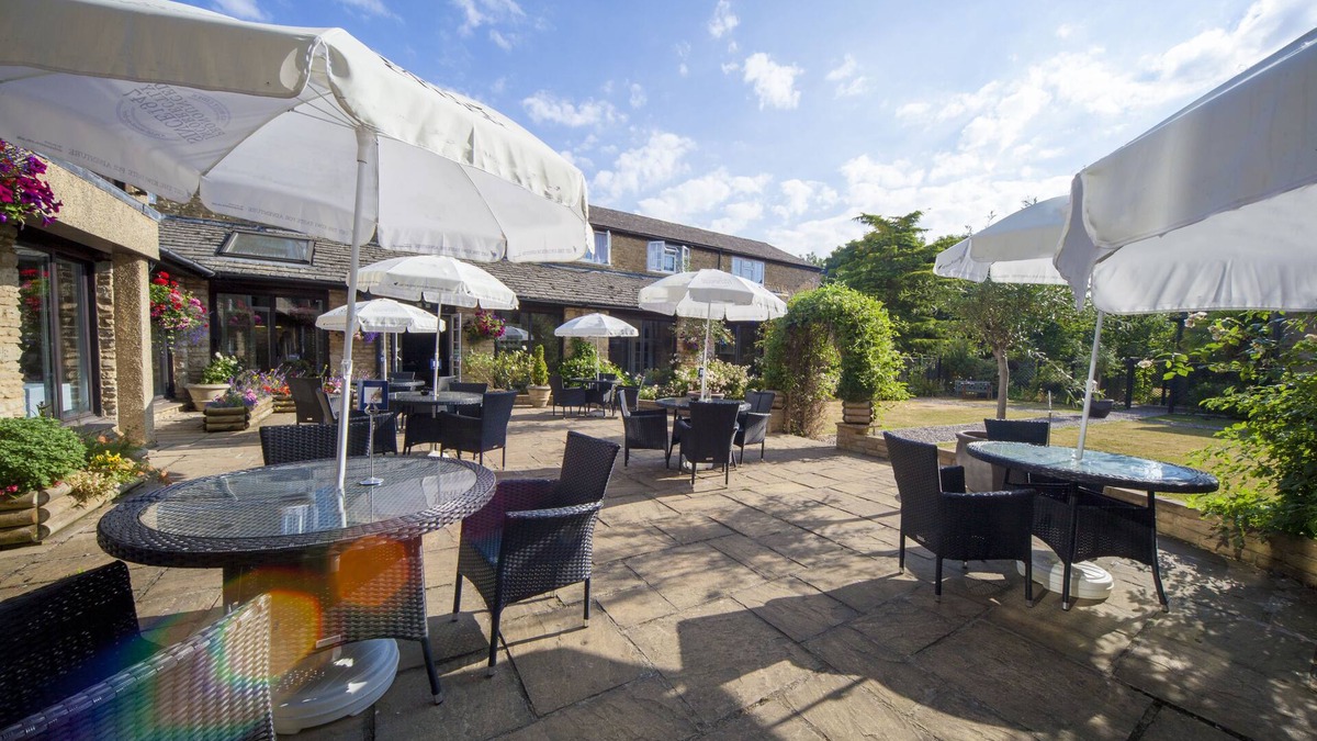 Steeple Aston Hotel | The Holt Hotel
