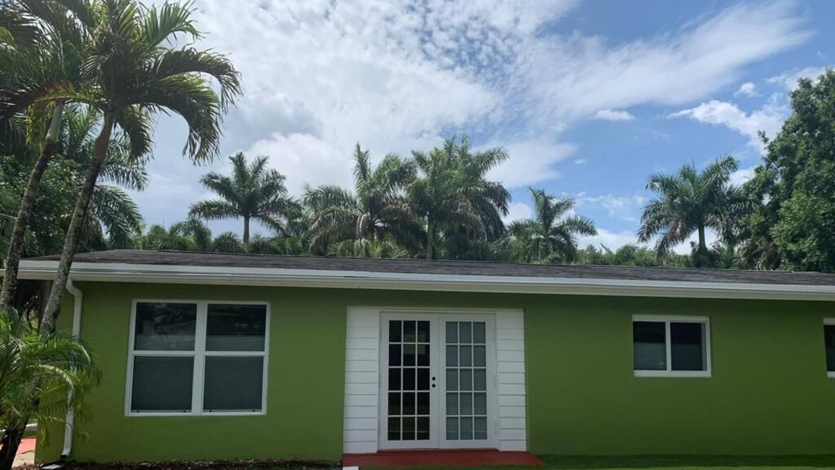 Cooper City House | The home is cozy and fully equipped with all amenities