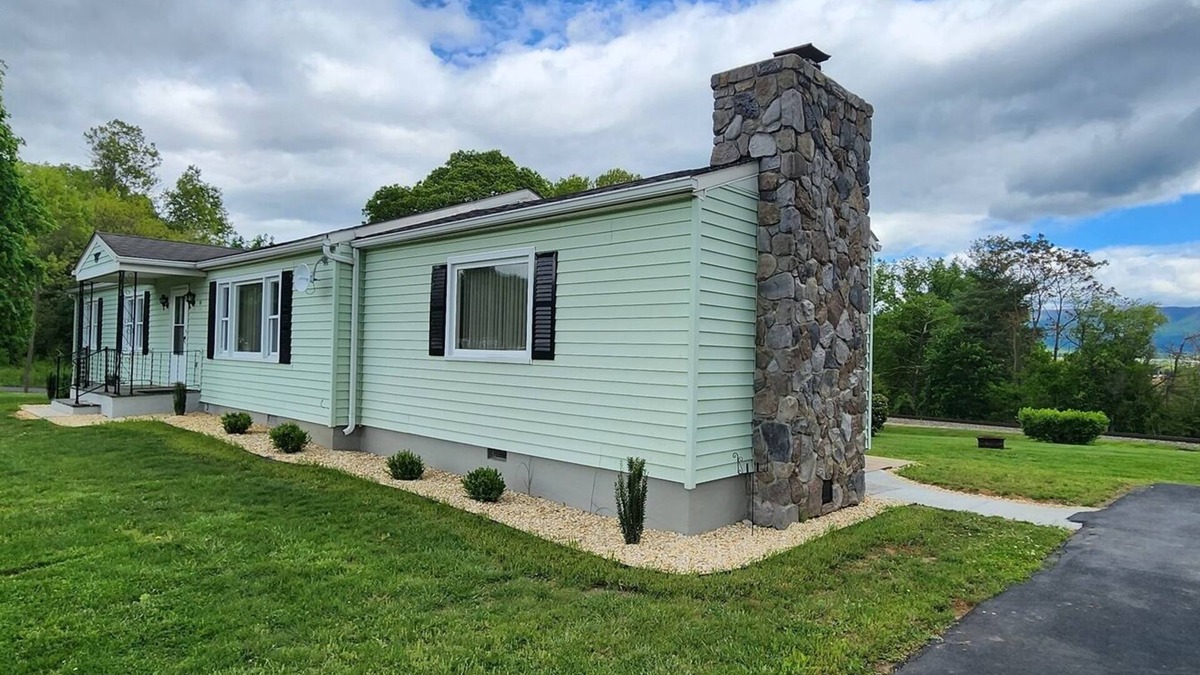 Luray House | The Home Place | 3 Bed, 2 Bath