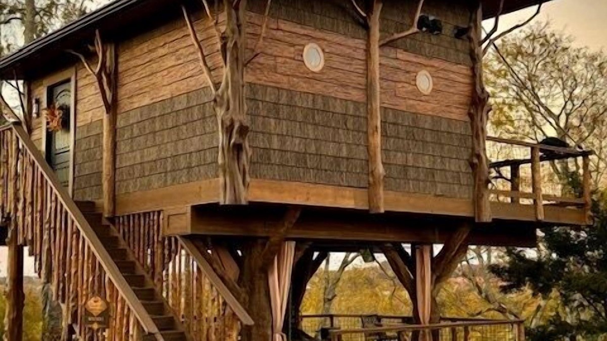 Sevierville Cabin | 🐝The Honey Hole Luxury Treehouse In The Smokies🍯
