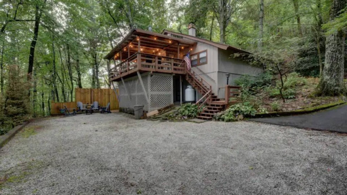 Sky Valley Cabin | The Honey Pot- peaceful cabin -fireplace and deck
