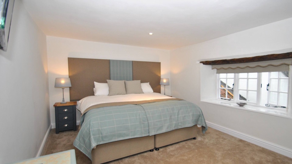 Kilve Hotel | The Hood Arms