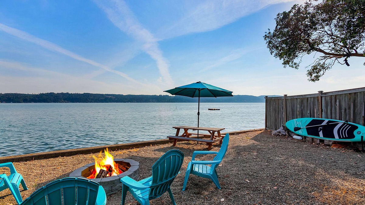 West Hills House | The Horizon on Hood Canal – Luxury Waterfront Beach House with Hot Tub & Firepit