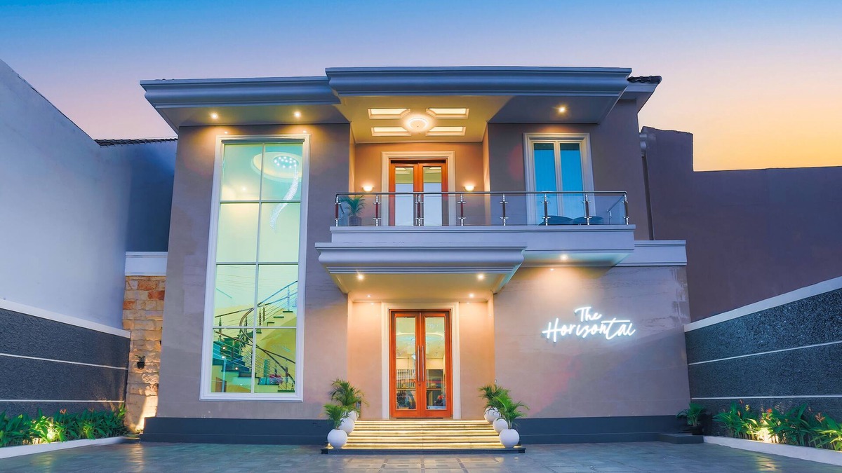 Pacitan Hotel | The Horizontal Hotel Pacitan