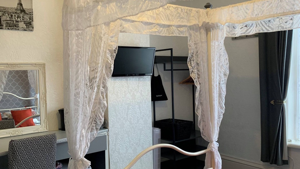 Blackpool Town Center House | The Hornby Villa B&B