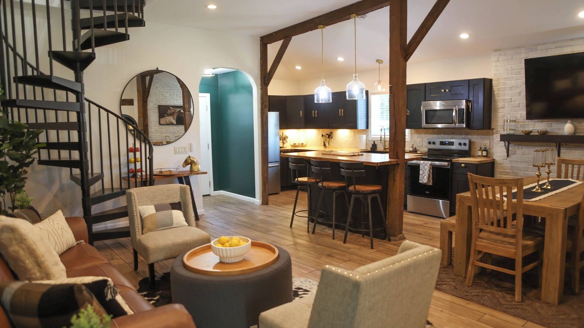Preston Other | The Horse Carriage 2 miles from Foxwoods Casino