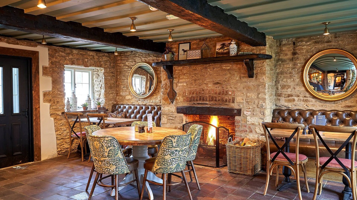 Malmesbury Hotel | The Horse & Groom Inn