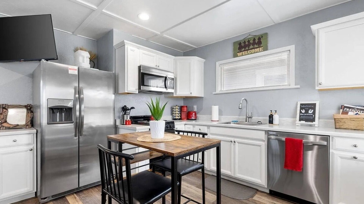 Prescott House | The Horseshoe Hideaway - Rodeo Themed & 1/2 mile walk to Whiskey Row!