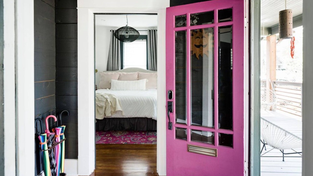 Government Hill House | The Hot Tamale — 2 King Beds, Modern Downtown Casa