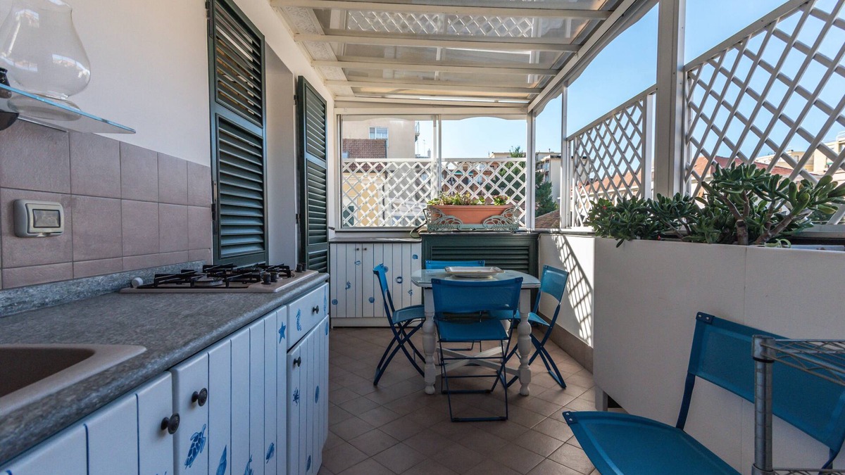 Loano Apartment | The House by the Sea [Old Town-Loano-Garage]