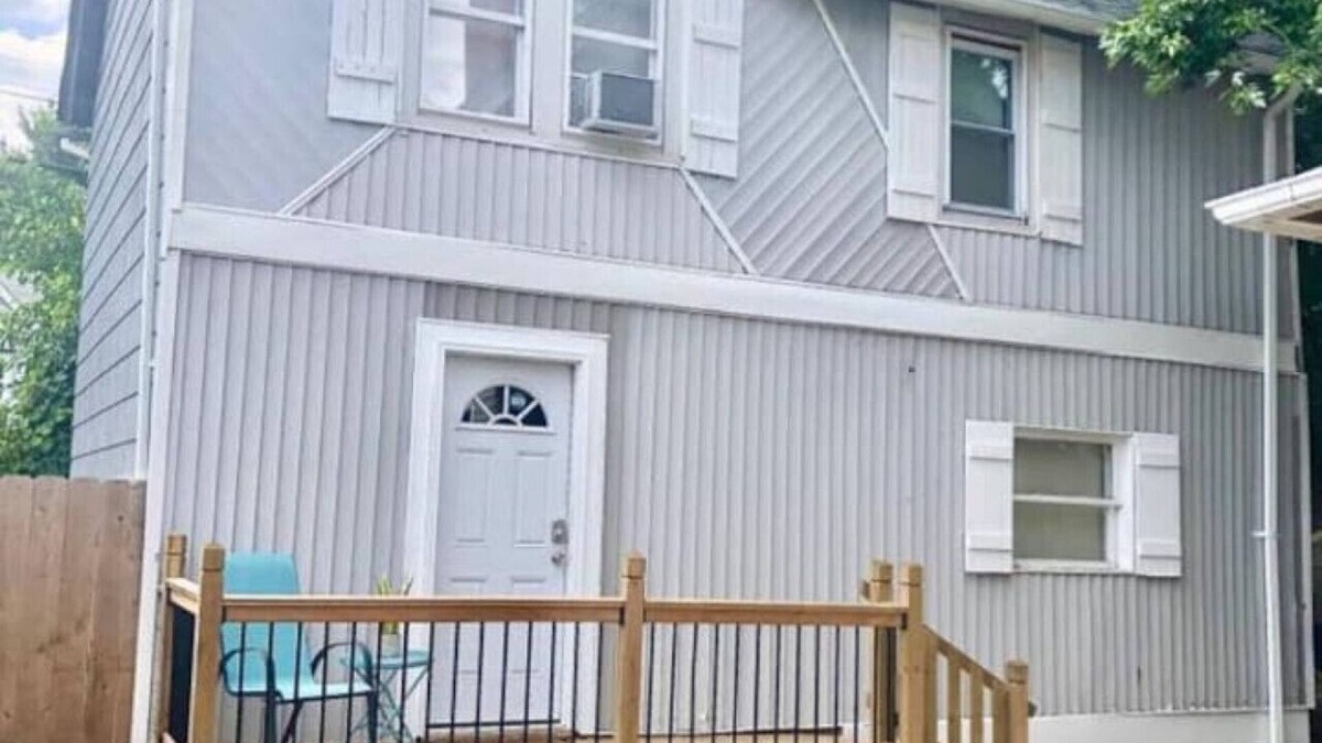Detroit - Shoreway House | The House Hotels - W45th Backhouse - Ohio City