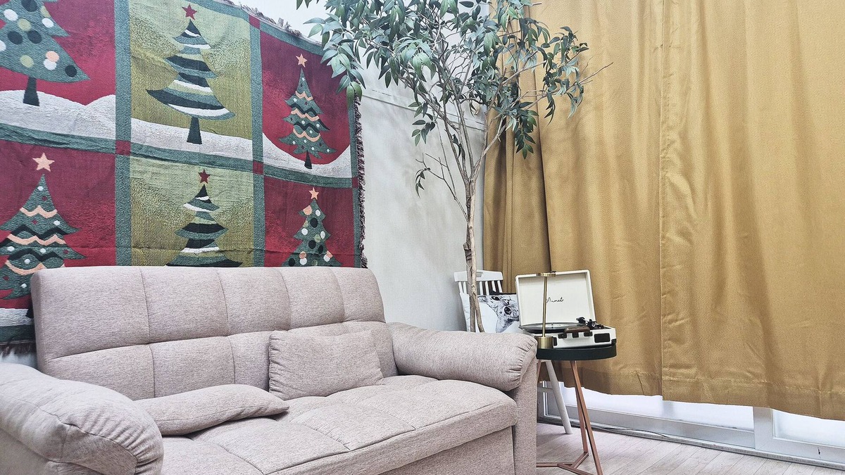 Seongbuk-dong Apartment | The house in the city with a garden close to Dongdaemun, GwangjangMarket