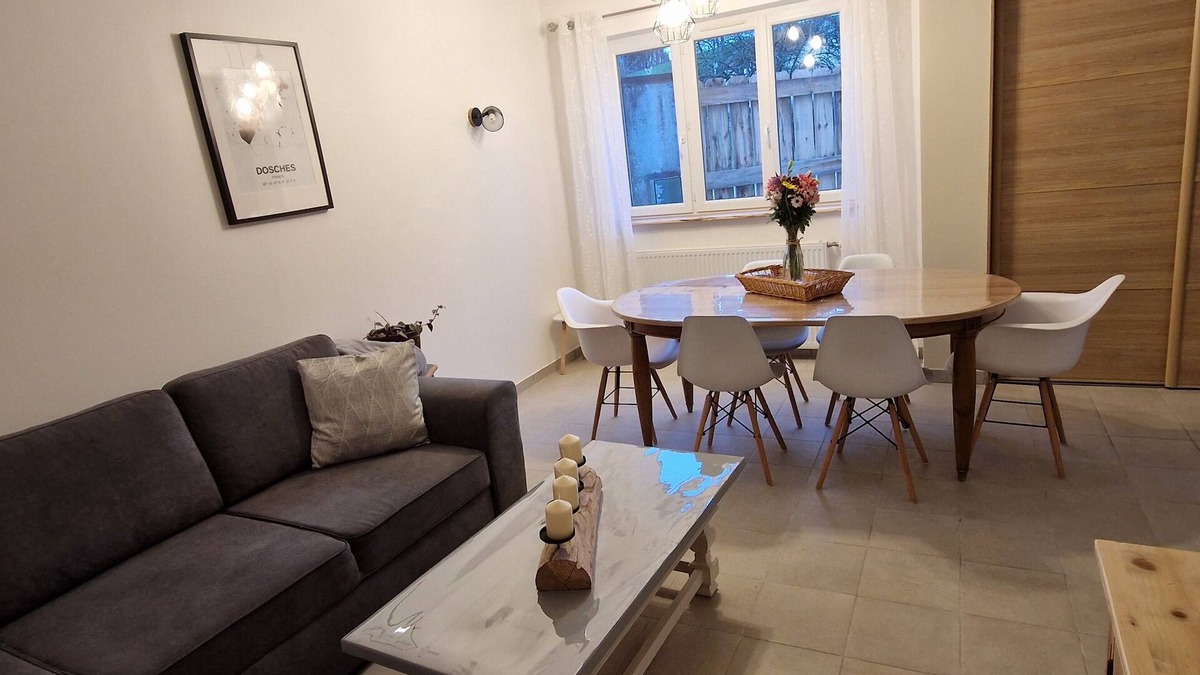 Dosches House | The House of Delights