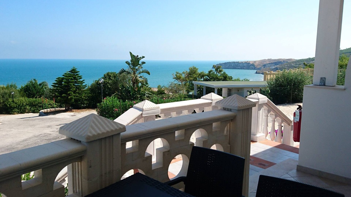 Peschici Apartment | THE HOUSE ON THE BEACH in Peschici