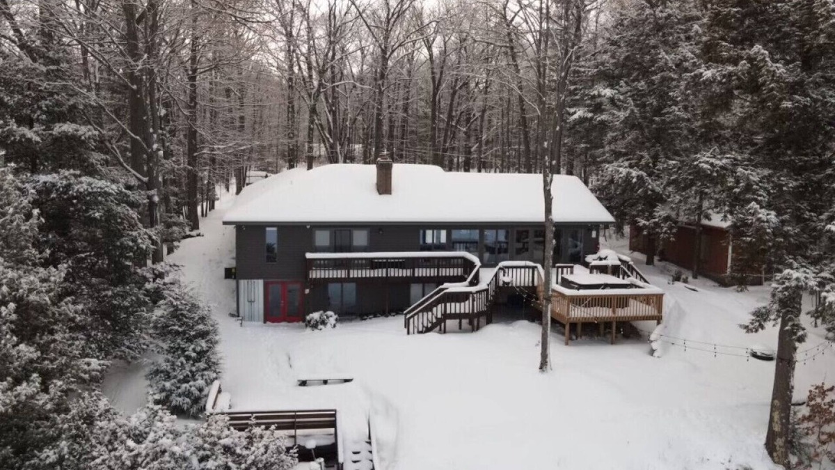 Traverse City House | The Howard Lake House