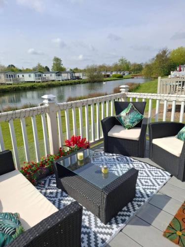 Grimsby Resort | The Humble Bee