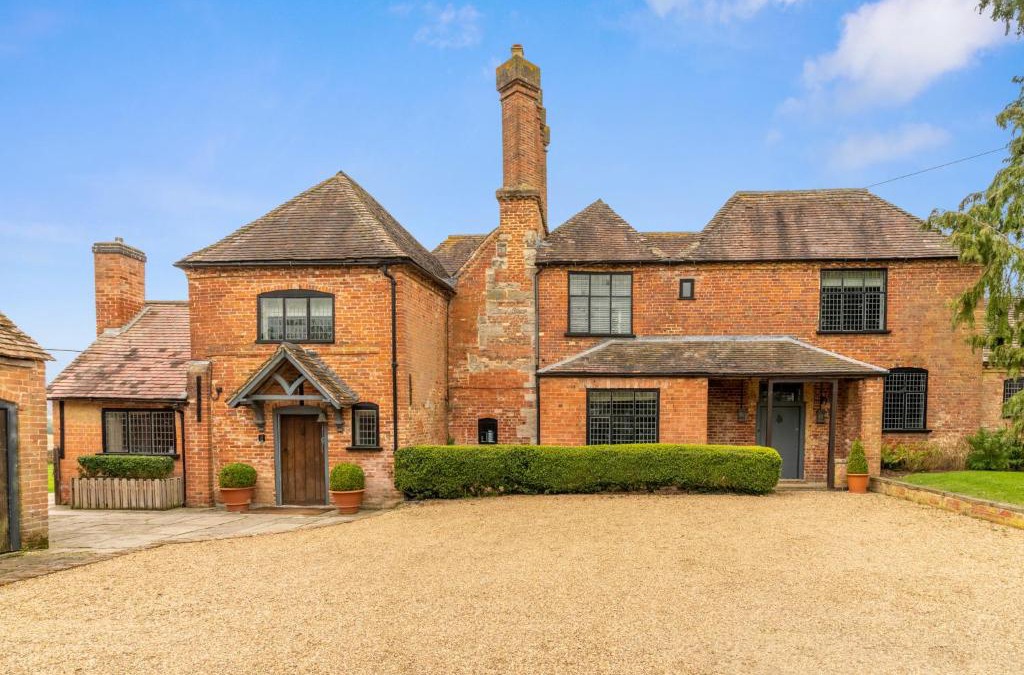 Alcester House | The Hunting Lodge at Ragley Estate