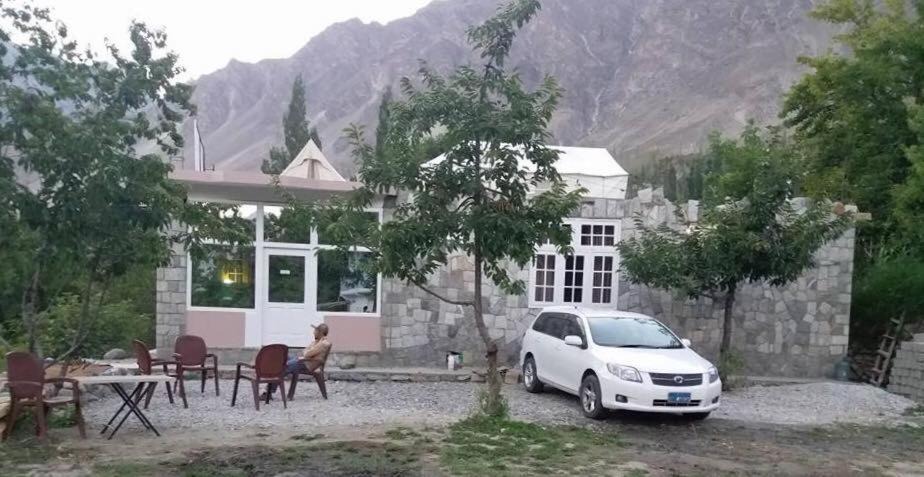 Hunza Hotel | The Hunza Executive Resort & Huts
