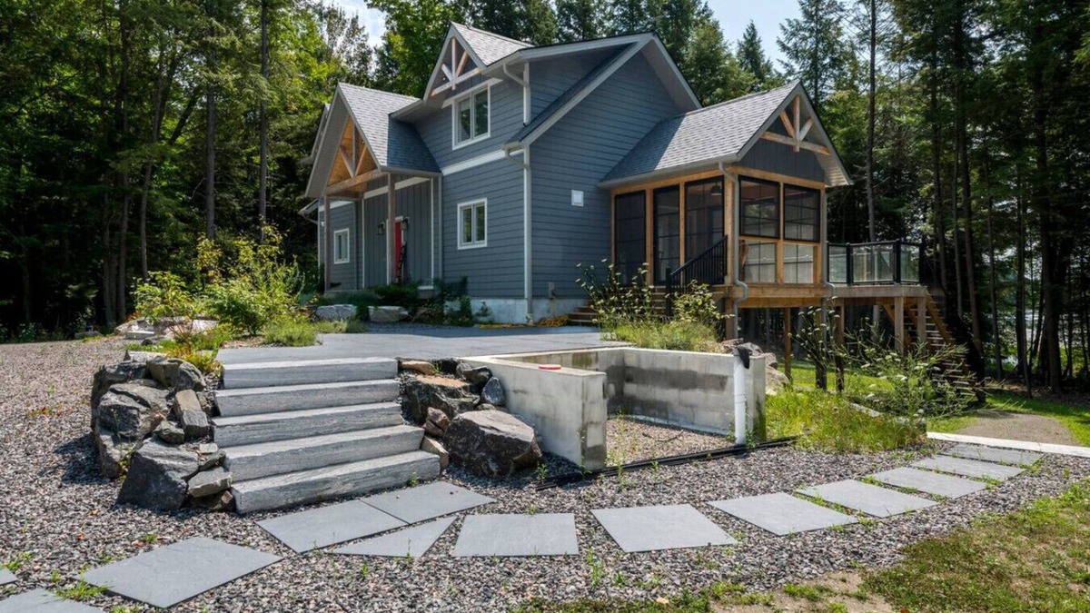 Georgian Bay Apartment | The Huron Woods Retreat with Sauna & Sports Court