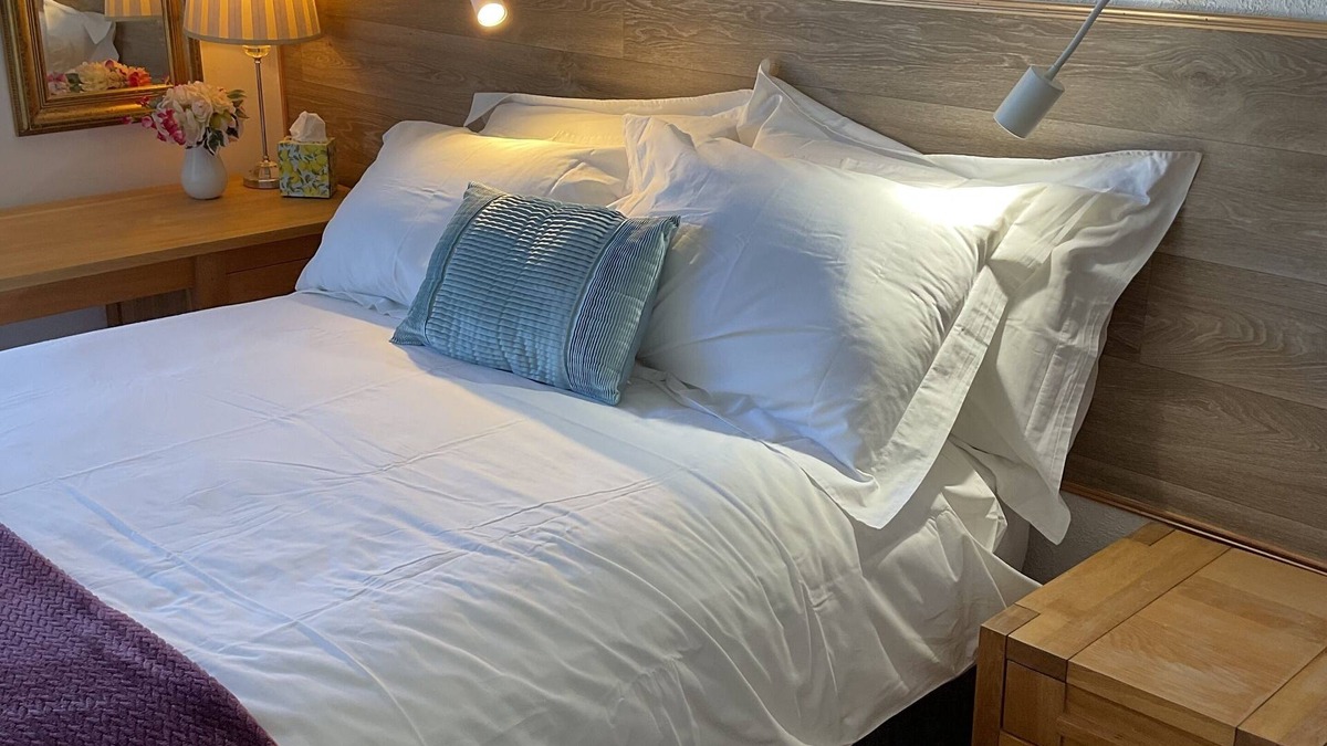 Douglas Apartment | The Hutchinson Apartments - Apartment 3 - double bed
