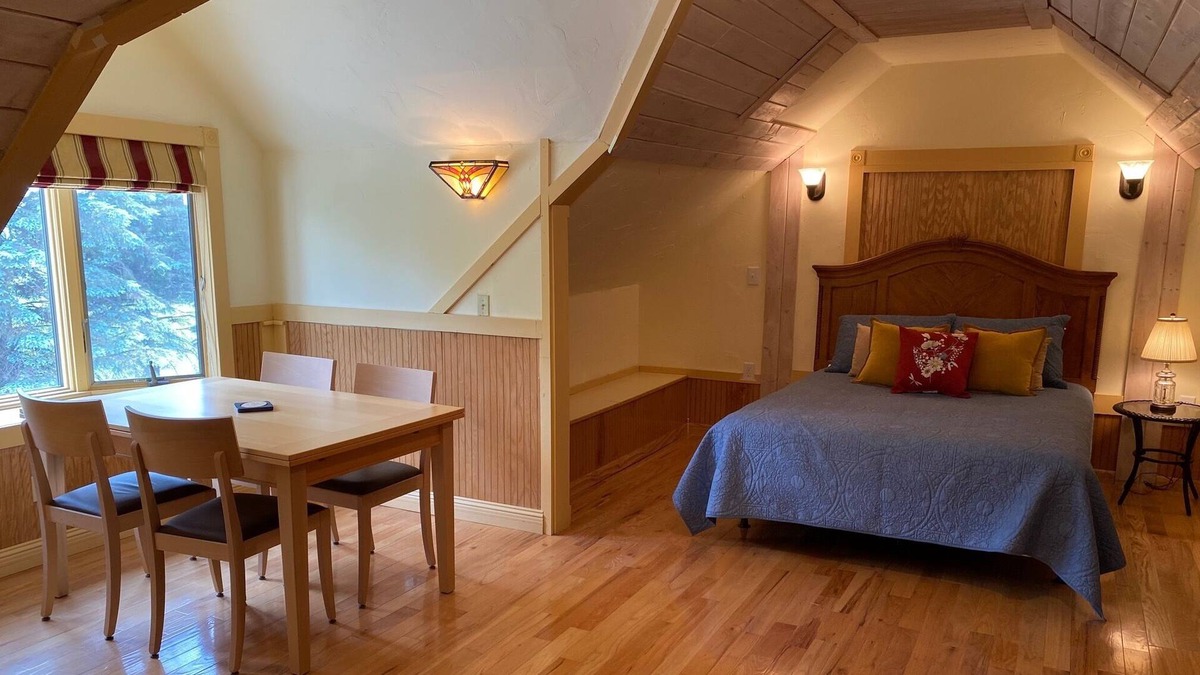 Elk Rapids Apartment | 🧊 The Ice Barn Studio with Stunning Waterfront Views ➠ 407!