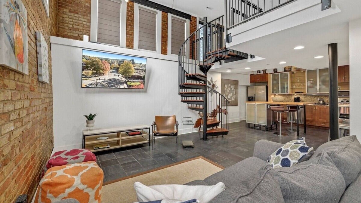 Fayetteville Apartment | The Ice Loft - In Entertainment District
