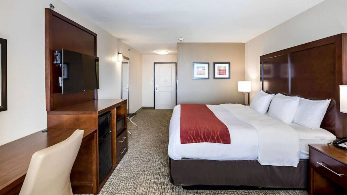Bonner Springs House | The Ideal Place to Relax & Unwind w/ Our King Room