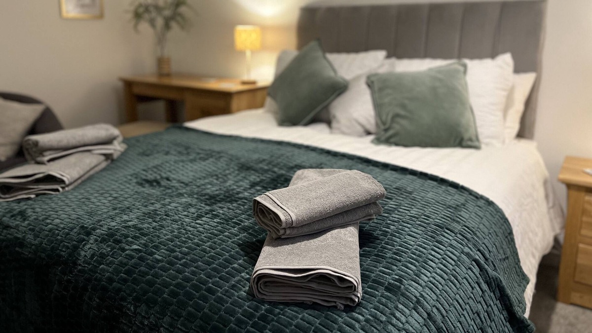 Ilchester Apartment | The Ilchester Suite - 2 Bed - Parking