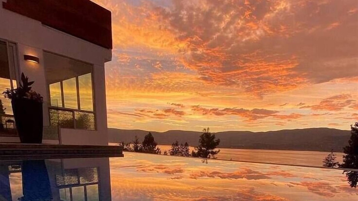 Southwest Mission House | The Infiniti Villa | Heated Pool | Theatre | Gym