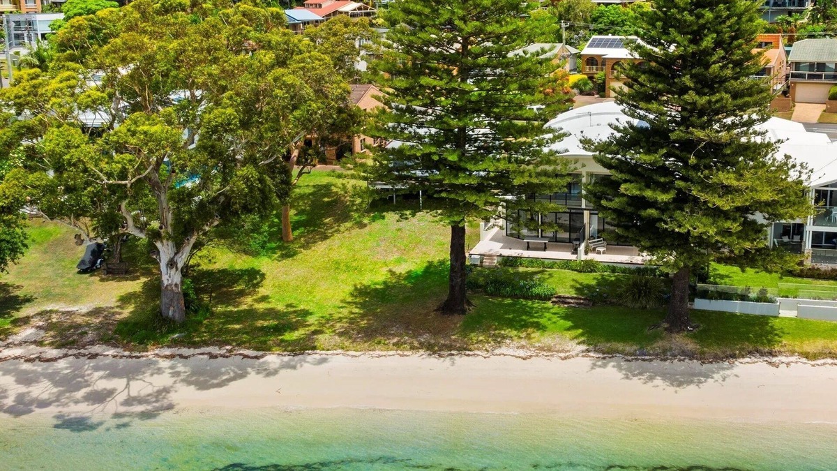 Soldiers Point House | The Infinity Shore - Waterfront and Breathtaking Water Views