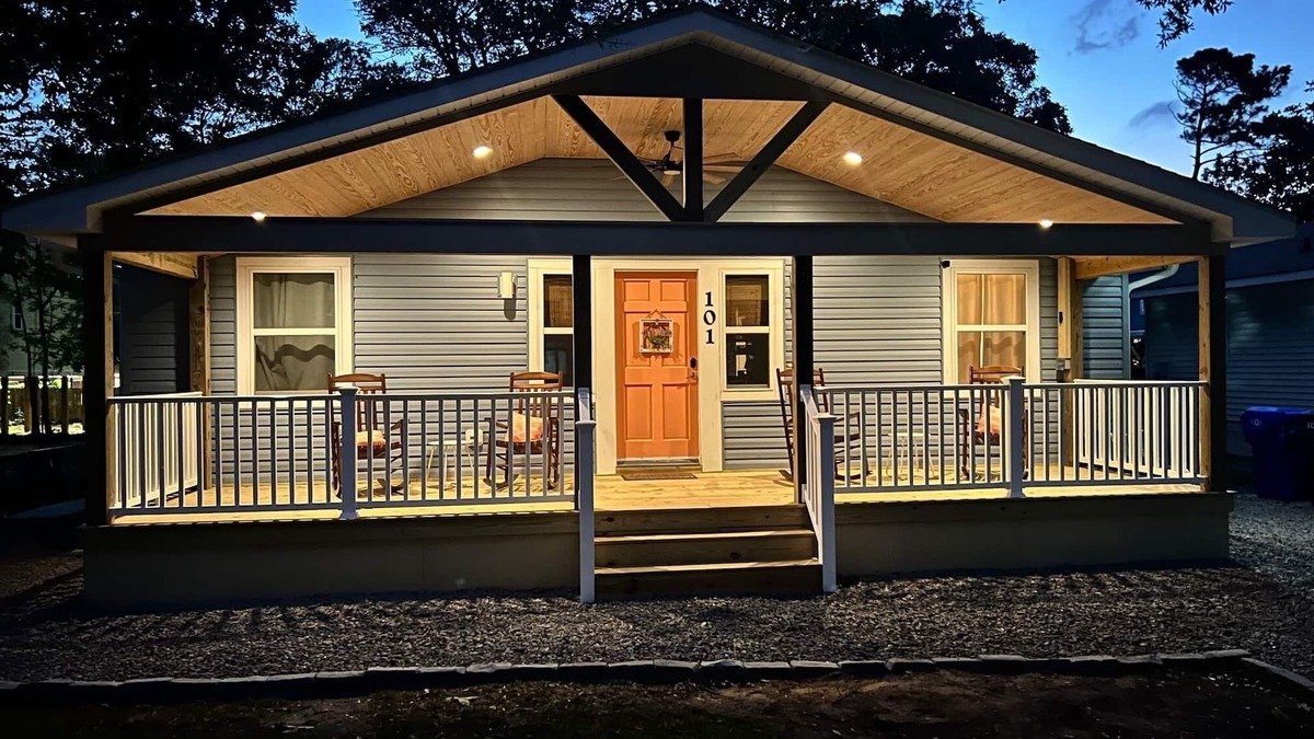 Tranquil Harbour Cottage | The Inkwell ~ An Oak Island Gem