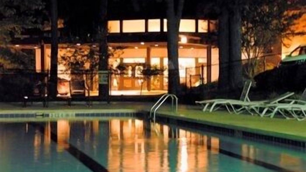 Houndslake Hotel | The Inn at Houndslake