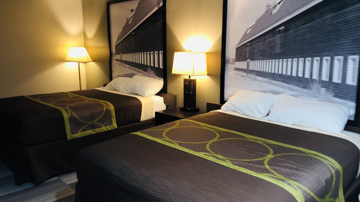 Chalco Hotel | The Inn & Suites SW Omaha
