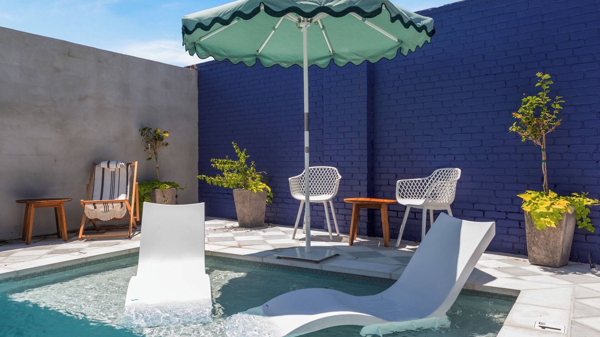 Mid-City Hotel | The Iris Motel