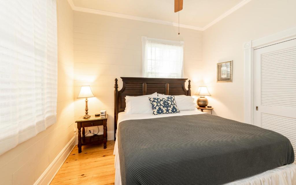 Historic Seaport Apartment | The Island Suite at KW Vacation