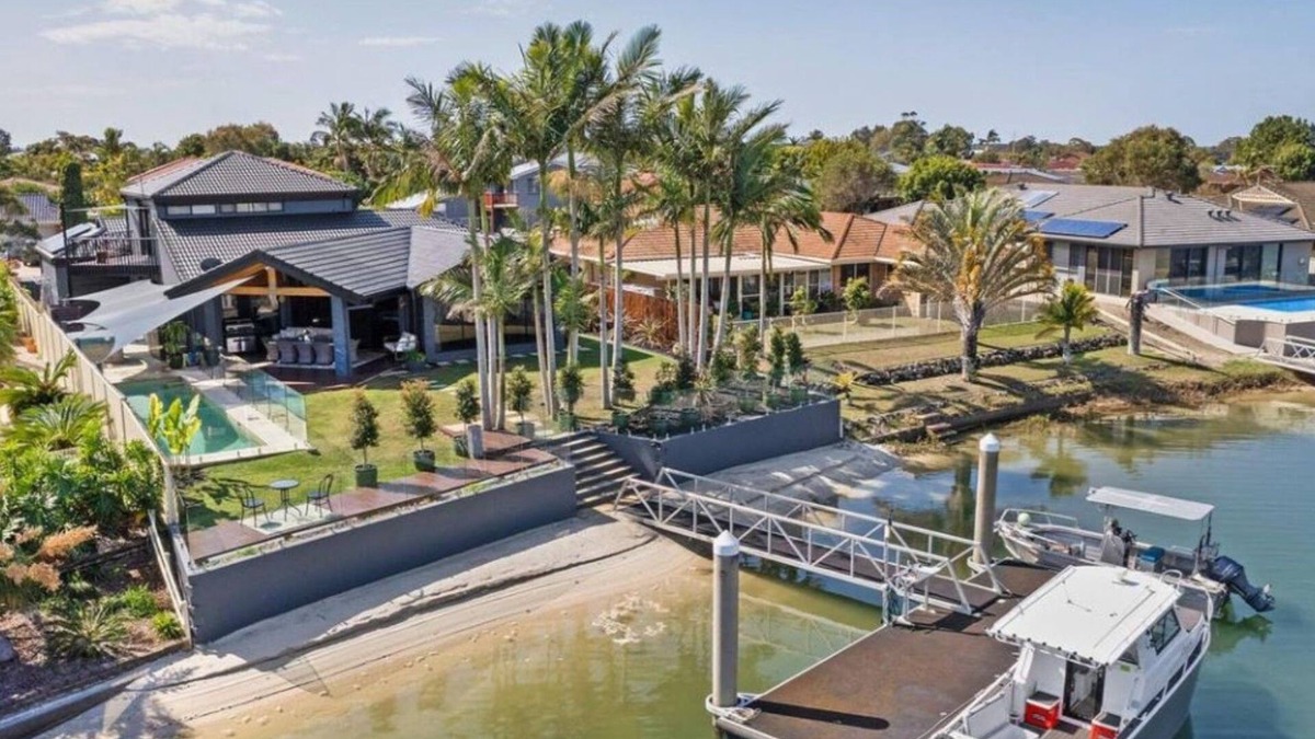 Yamba House | The Islander | Waterfront with Pool