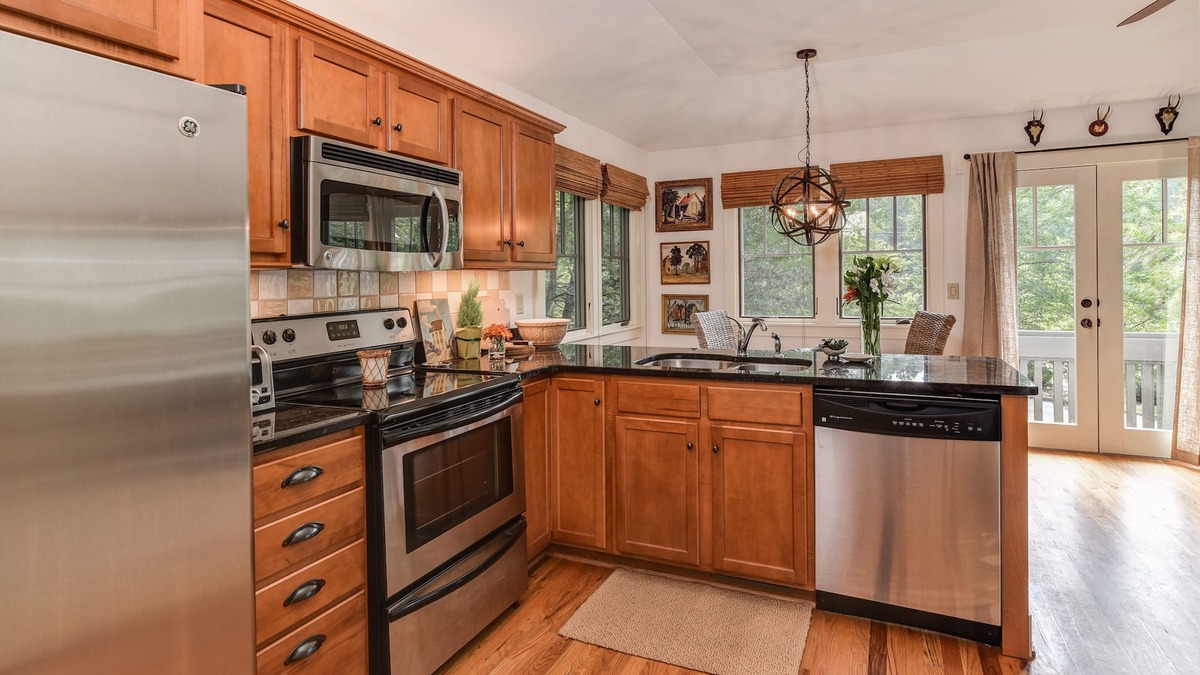 Cheshire Cottage | The Jackson House In The Village Of Cheshire