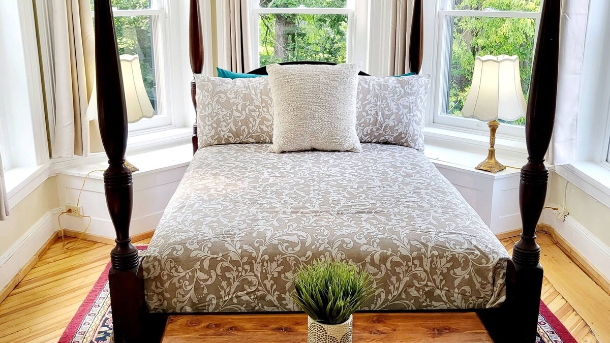 Frederick House | The Jarboe Suite on historic Manor House grounds!