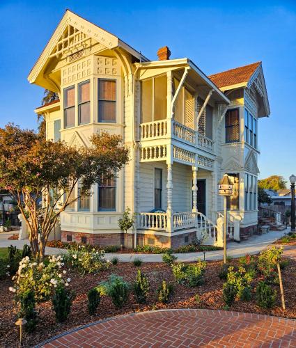 Visalia Hotel | The JD Hyde Historic Inn