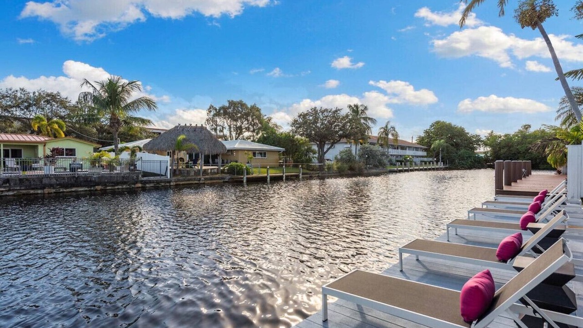 Coral Ridge Isles House | The Jungle | Pool | Disco | Location