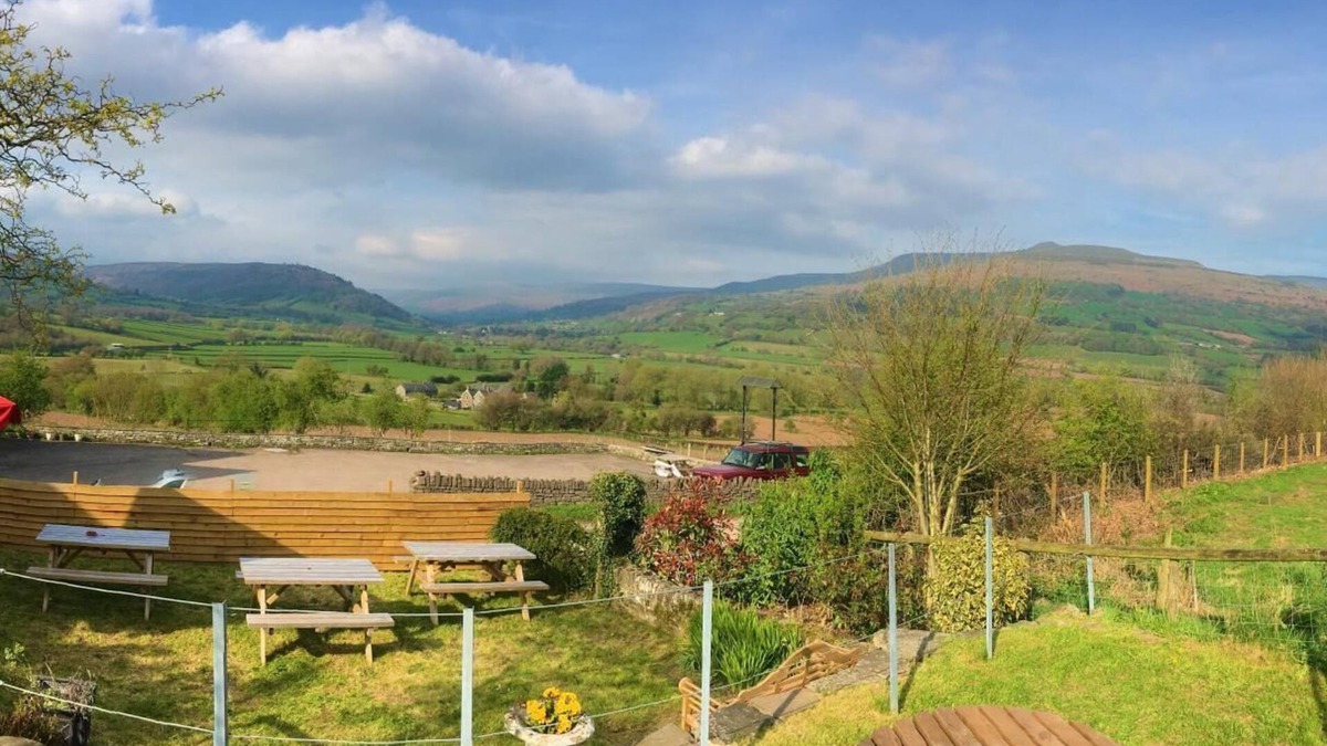 Crickhowell Hotel | The Kestrel B&B