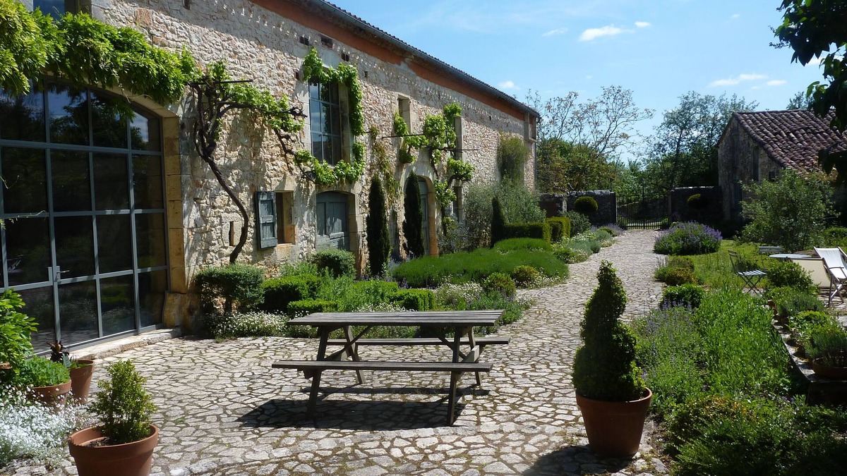 Escamps House | The key of Escamps, barn