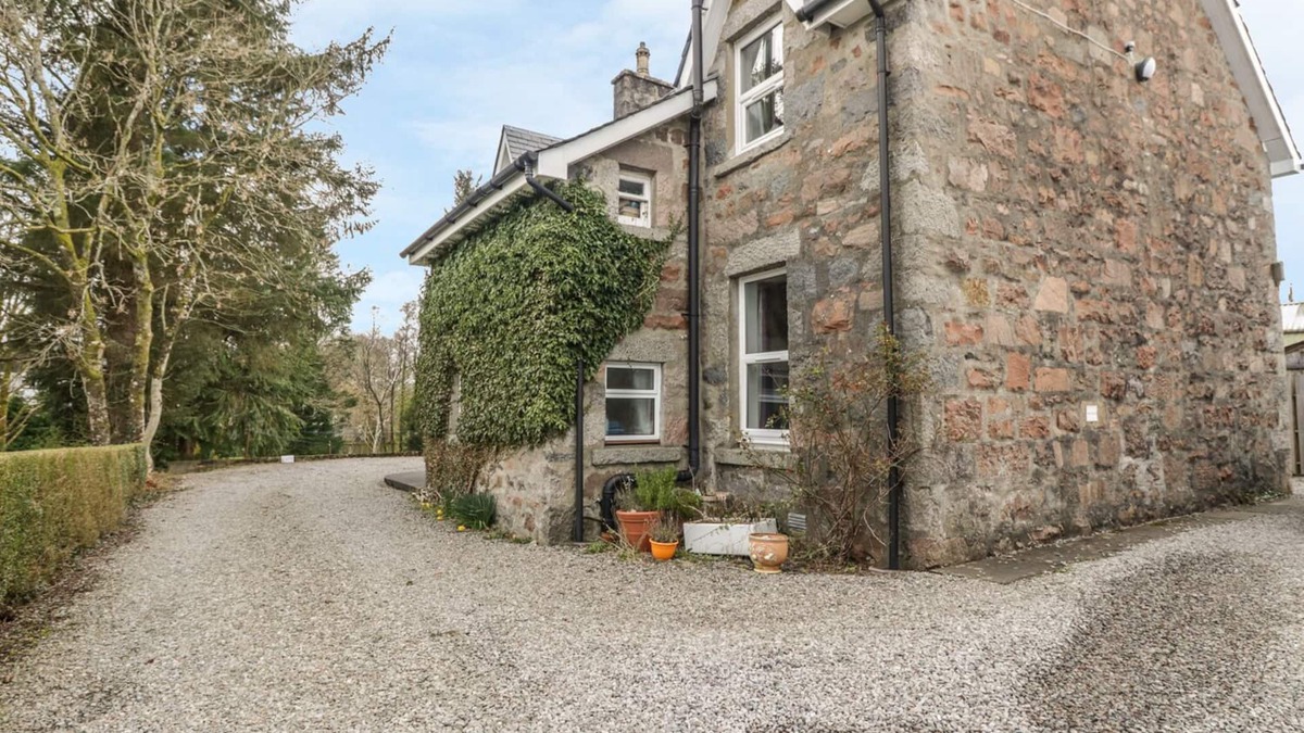 Taynuilt Apartment | THE KNOWE UPPER, pet friendly, country holiday cottage in Taynuilt