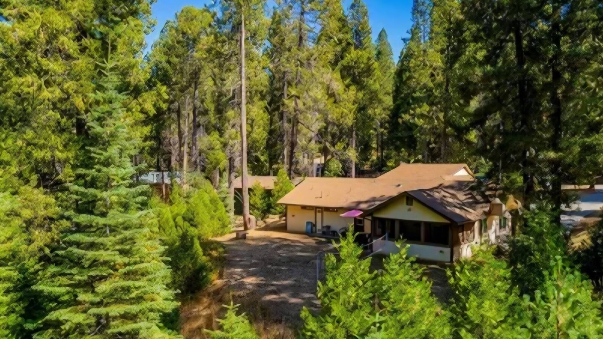 Mariposa House | The Lady Bug Retreat