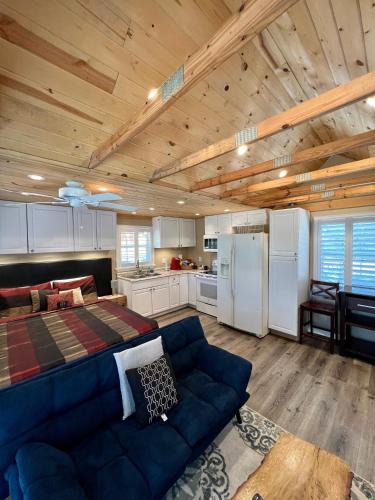 Lake Alfred House | The Lake Alfred Citruswood Cabin
