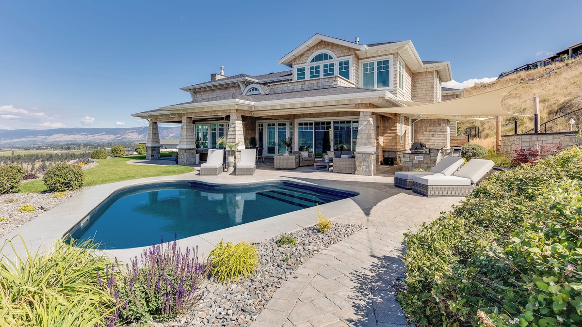 Southwest Mission House | The Lake Crest Estate