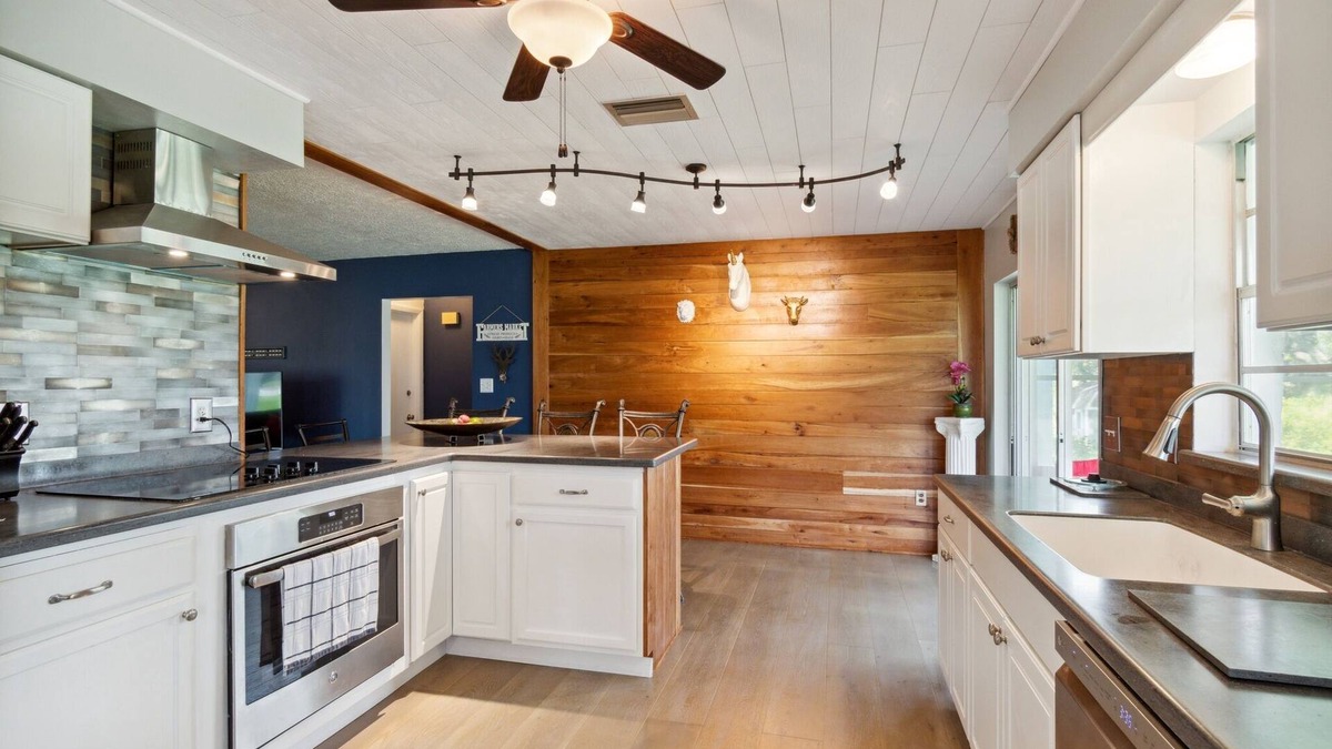 Haines City House | The Lake Home - PET FRIENDLY! A Beautiful Oasis In The Heart Of Florida! by RedAwning