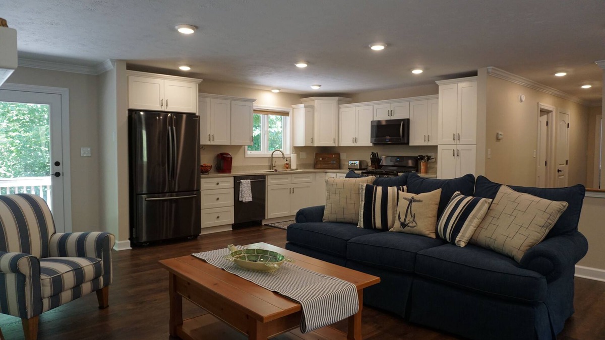 Grand Rivers House | THE LAKE HOUSE at Grand Rivers: Executive 5 bed/3 bath Home with 3500 sq. ft.
