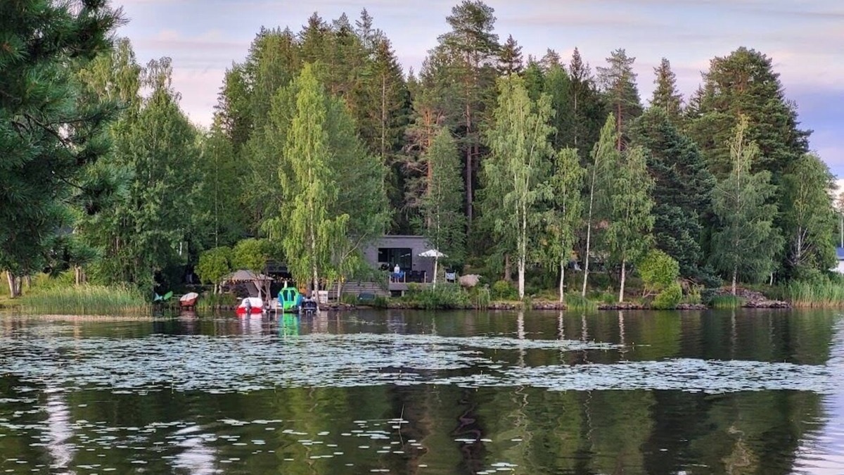 Sandviken House | The lake house - boats, beach, sauna and barbecue