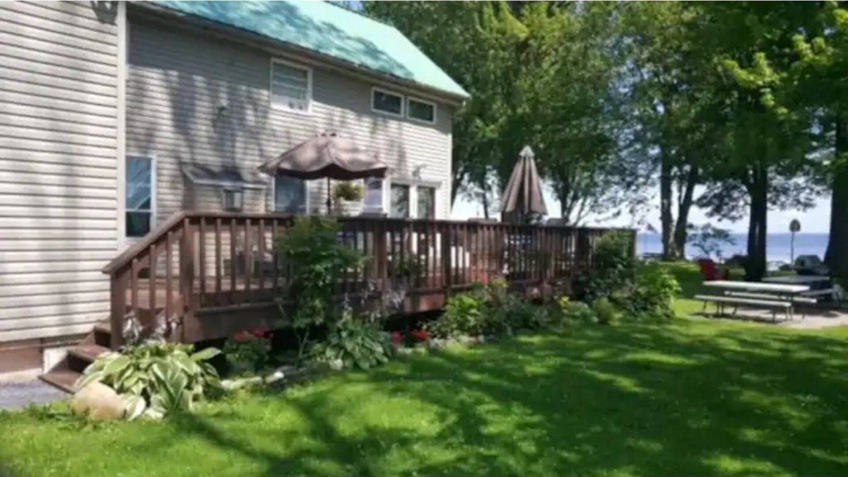 Bridgeport House | The Lake House. Perfect year-round getaway!